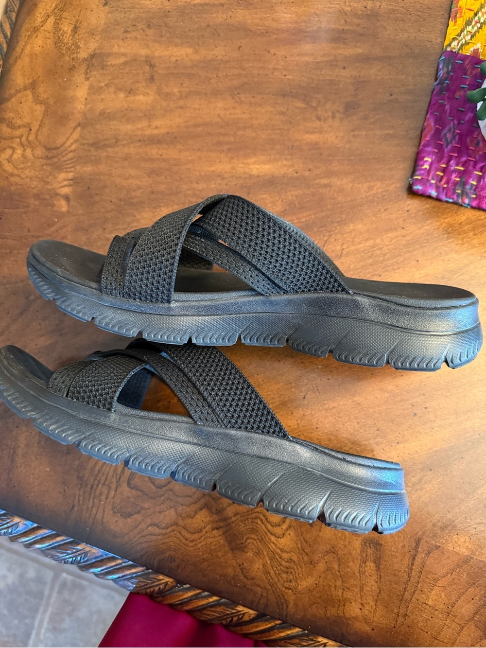 New Skechers Women's Black Yoga Foam Crisscross Slip-On Sandals - Picture 2 of 3